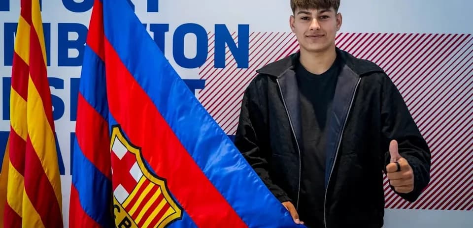 Player posing with FC Barcelona flag and thumbs up