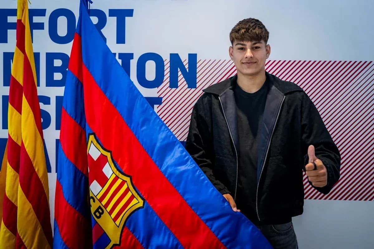 Player posing with FC Barcelona flag and thumbs up