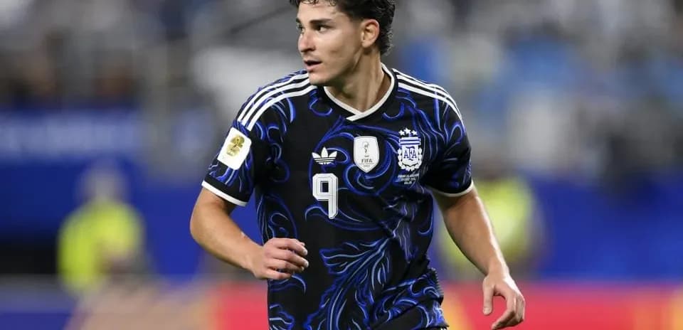 Player in Argentina jersey during match action