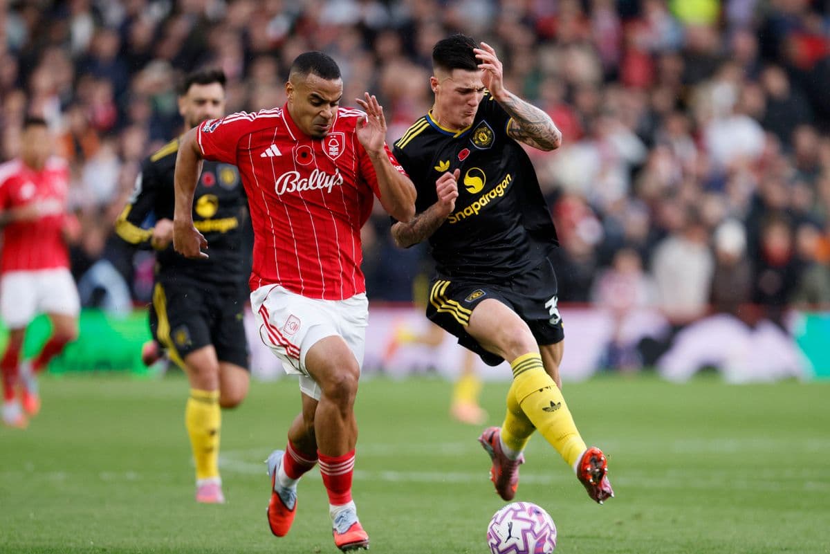 Nottingham Forest player sprinting with ball