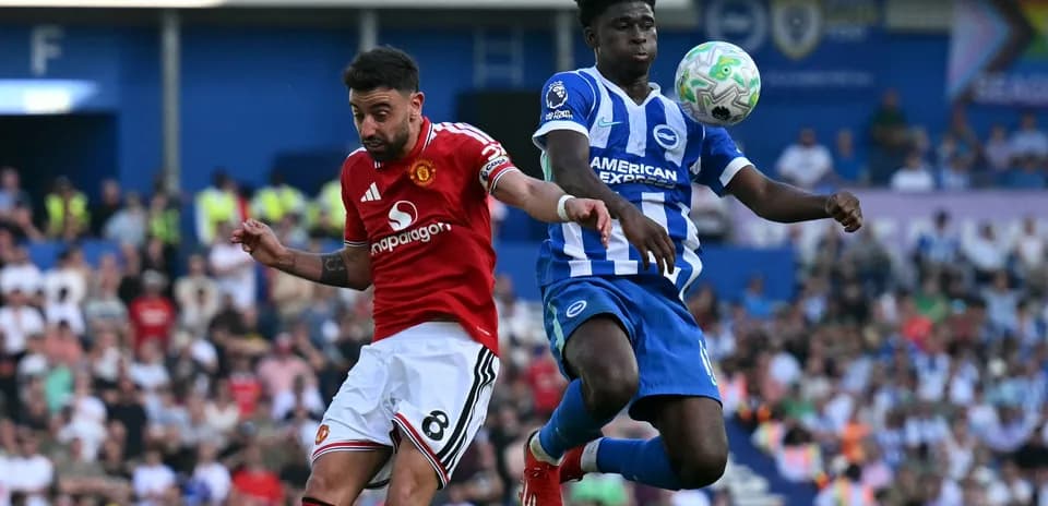 Player from Manchester United challenges Brighton player for ball