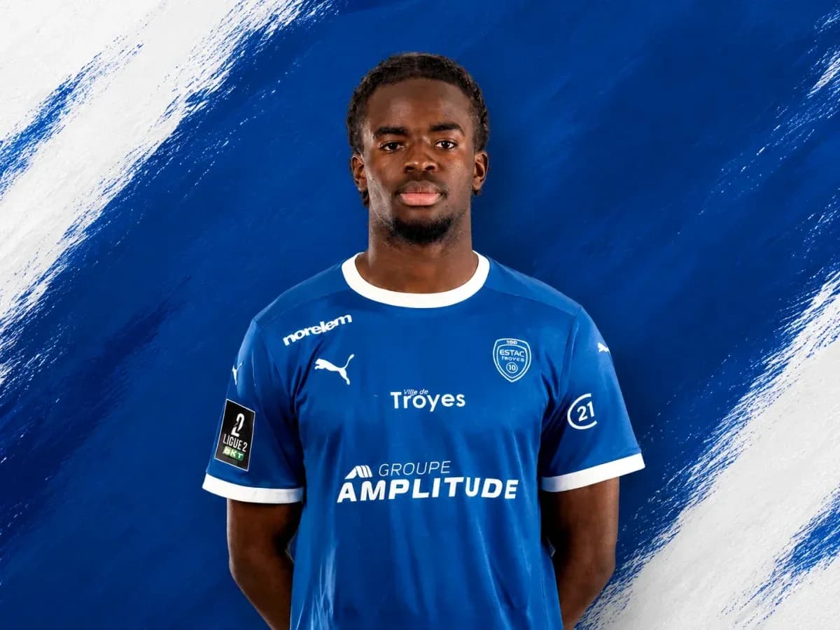 Player posing in ESTAC Troyes blue jersey