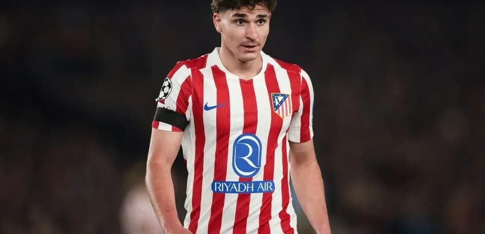 Player wearing Atlético Madrid kit during match