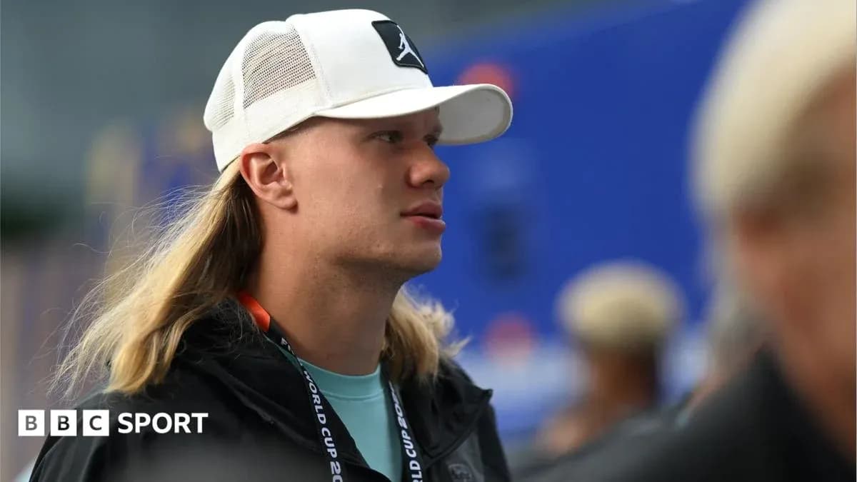 Man with long hair wearing a cap at event