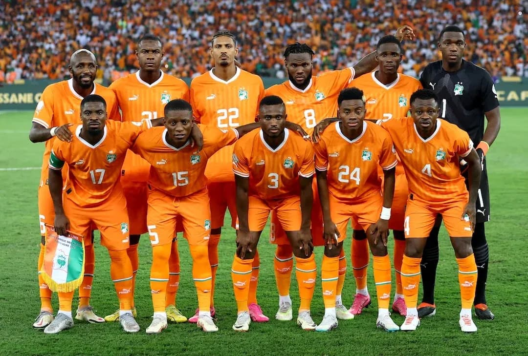 Ivory Coast national football team posing for photo