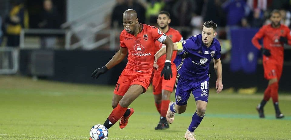 Players competing for the ball during match