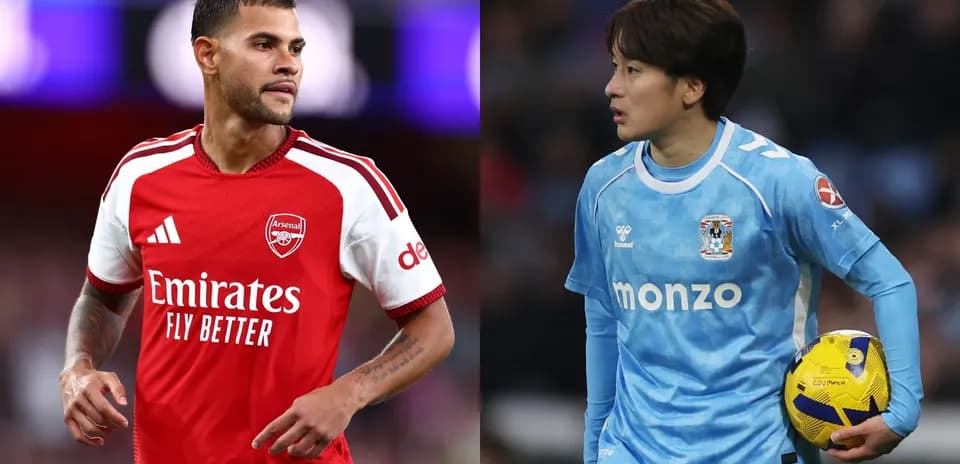 Players from Arsenal and Coventry during match
