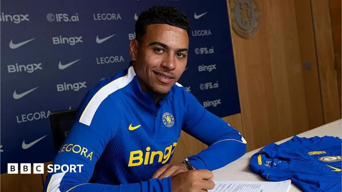 Player signing contract at club's announcement event