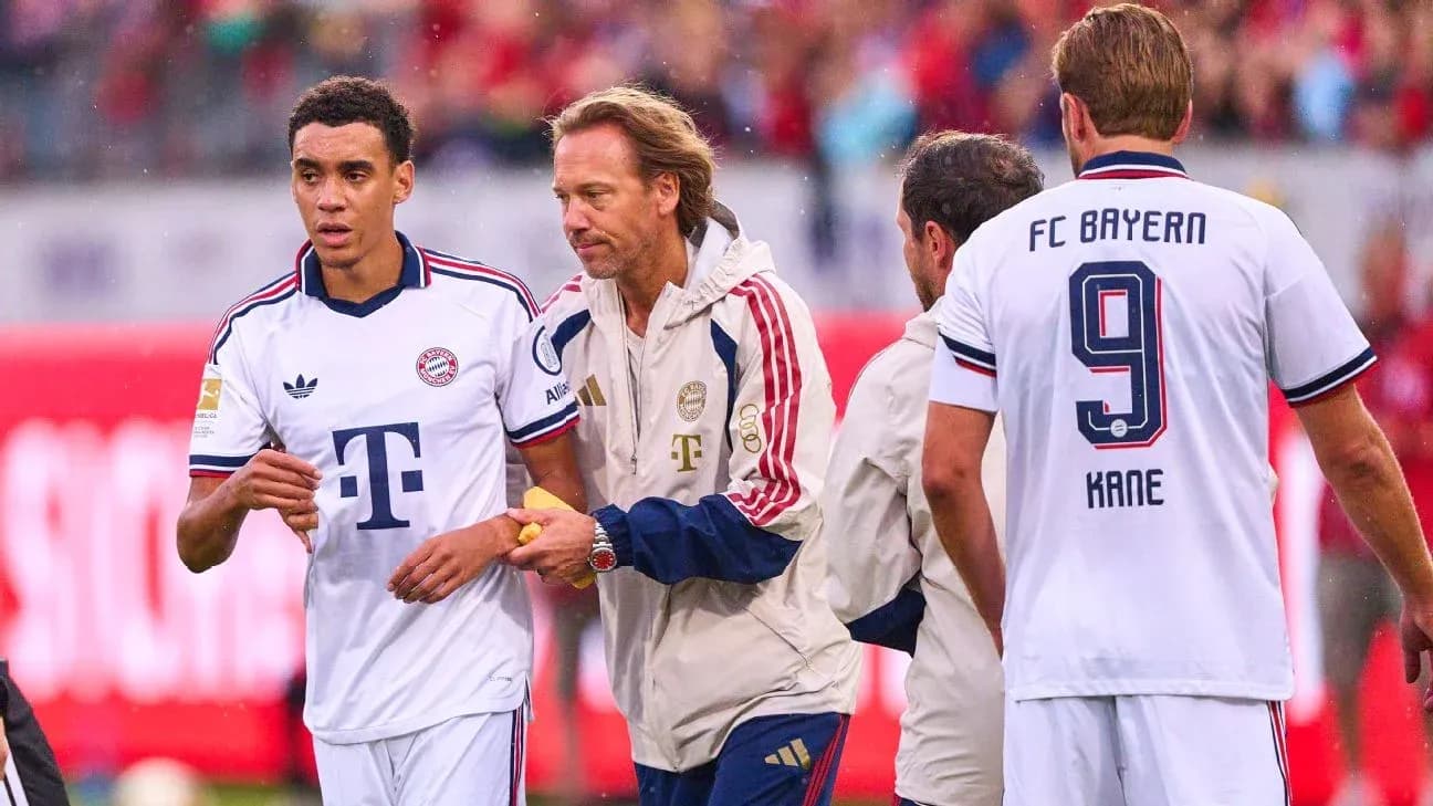 Bayern Munich players and coach during substitution
