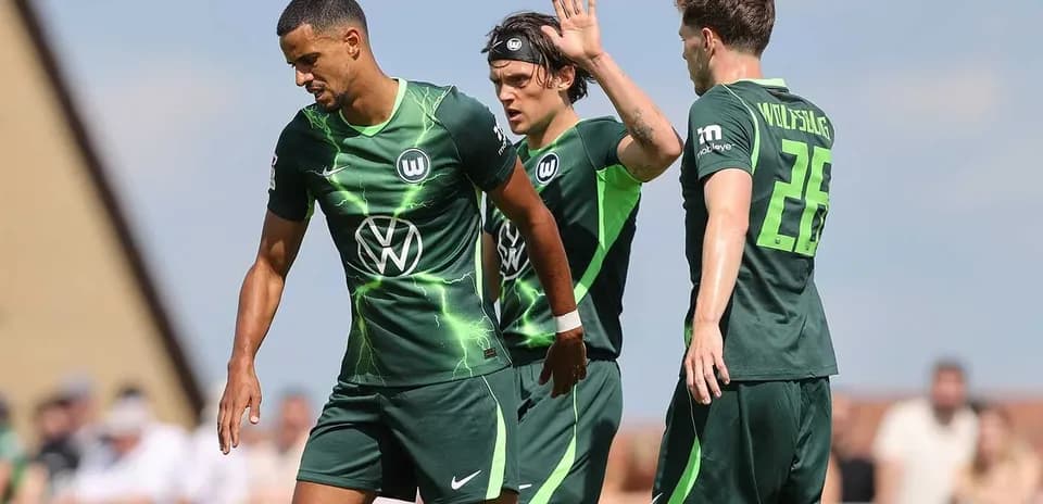 Wolfsburg players celebrating during a match