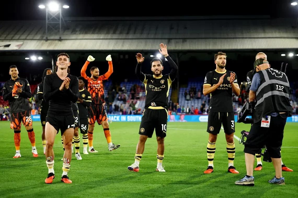 Players applauding fans after the match