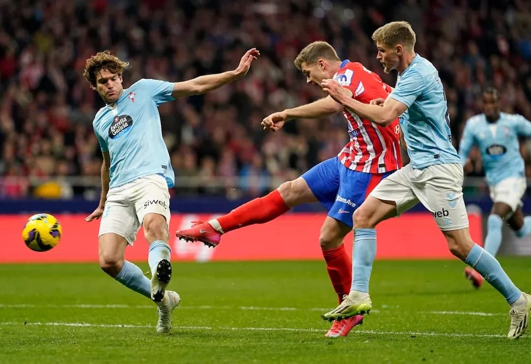 Atletico Madrid player shooting at goal