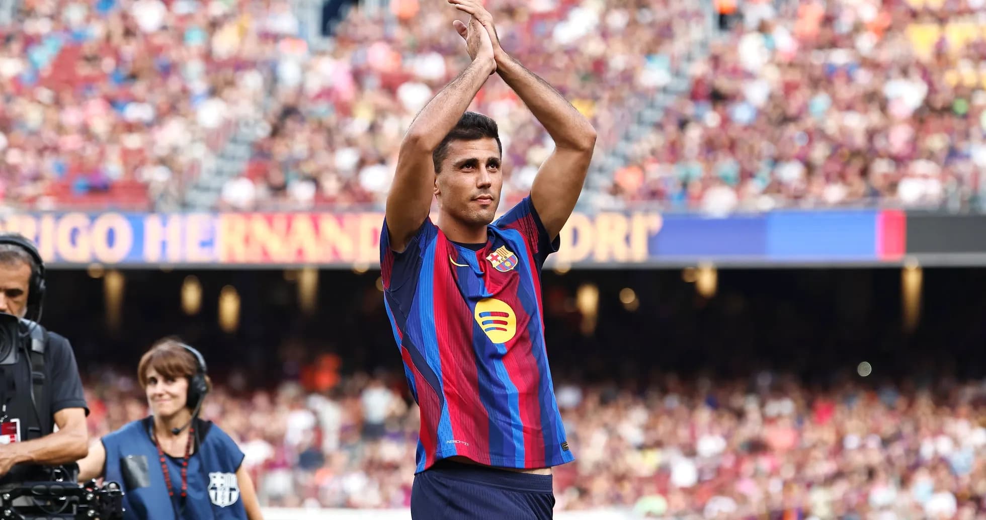 Player applauding fans at Barcelona stadium