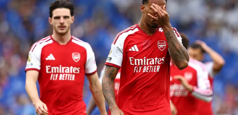 Arsenal players walking off the pitch after defeat