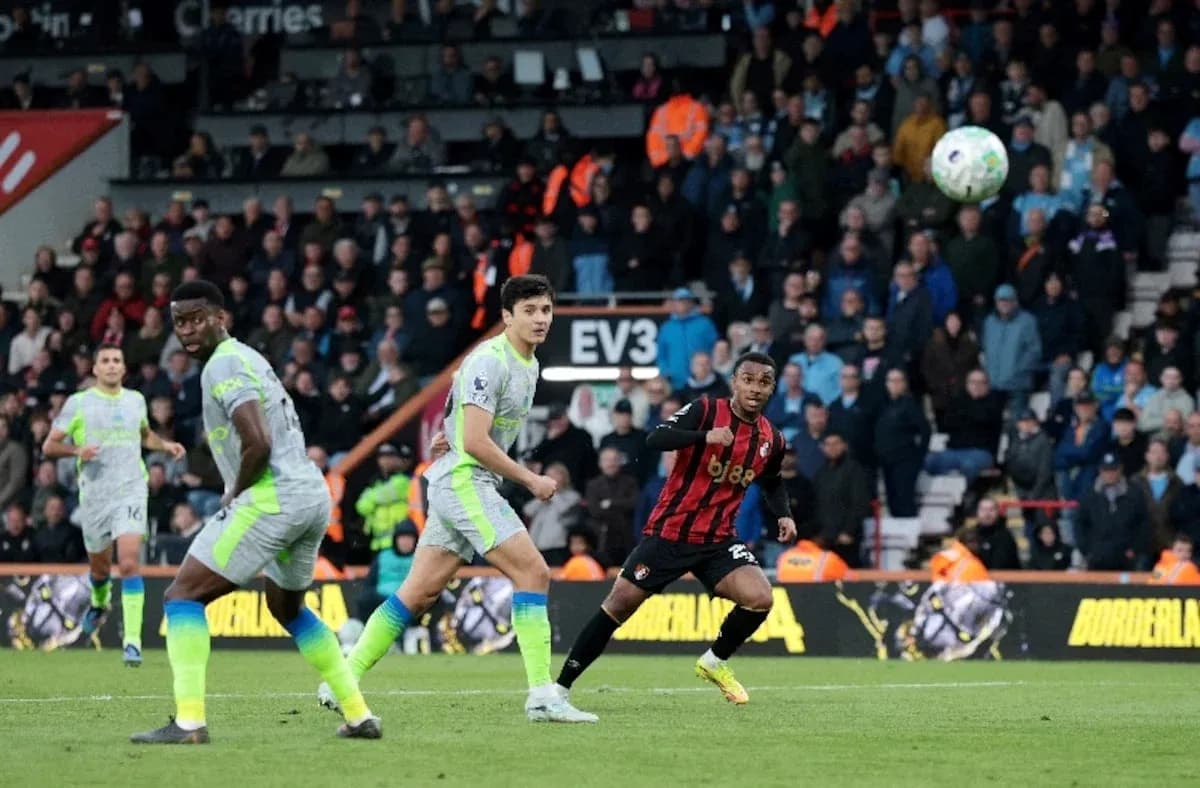 Players in action during Manchester City vs Bournemouth match
