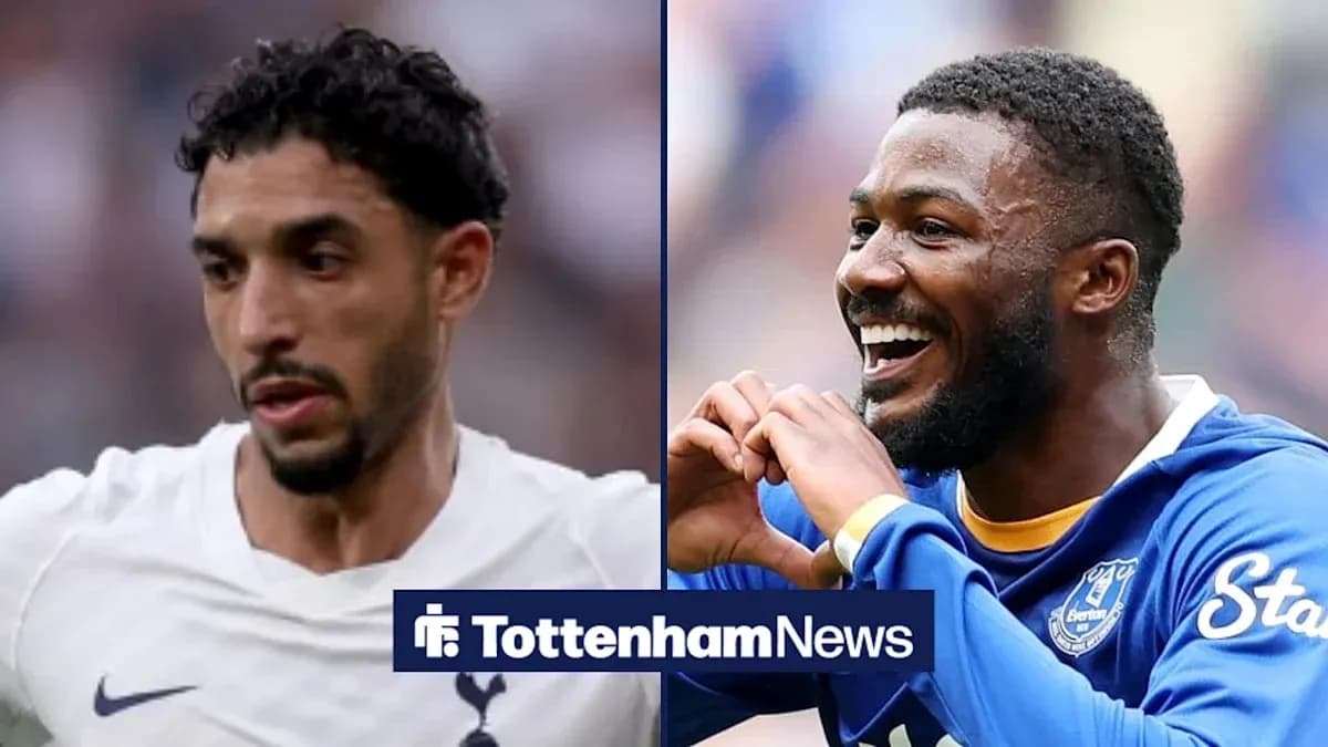 Players from Tottenham and Everton during match