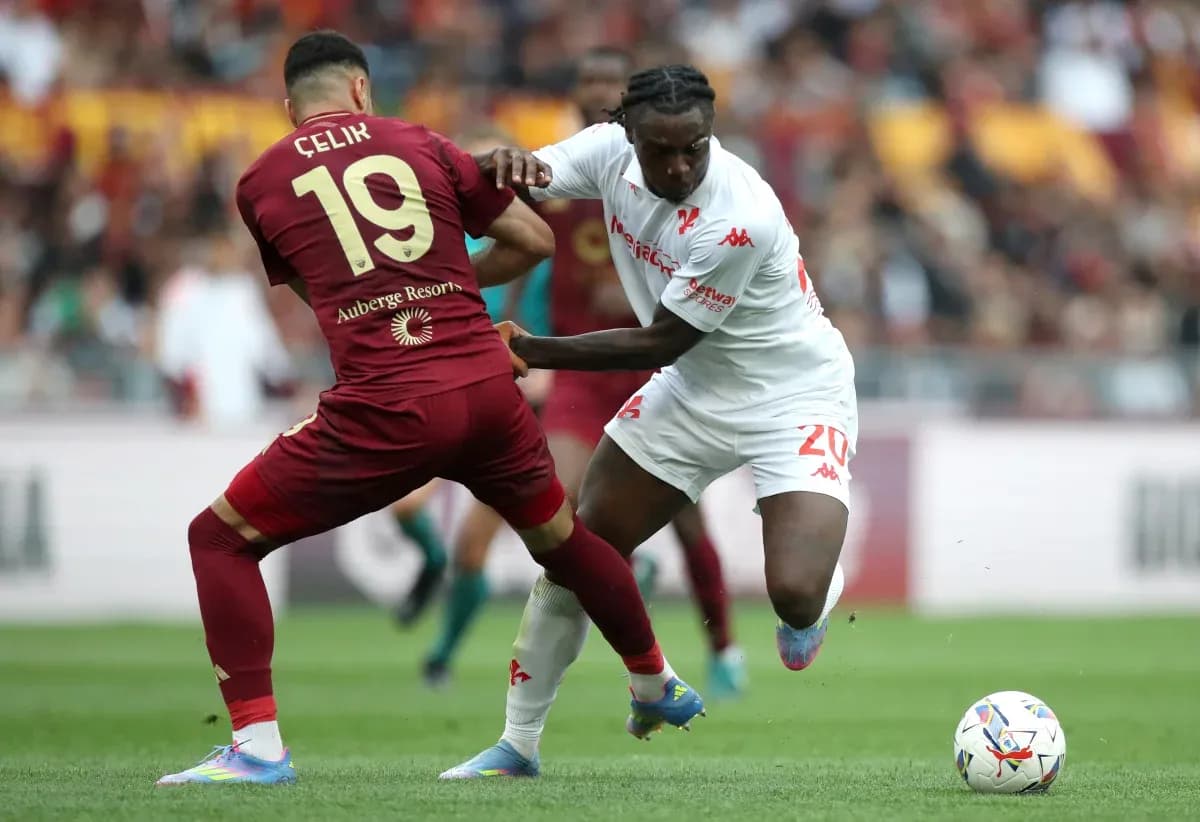 Çelik and player competing for the ball