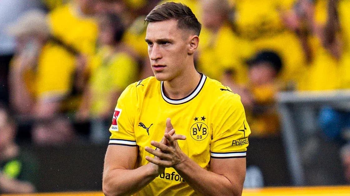Player in yellow jersey clapping to fans