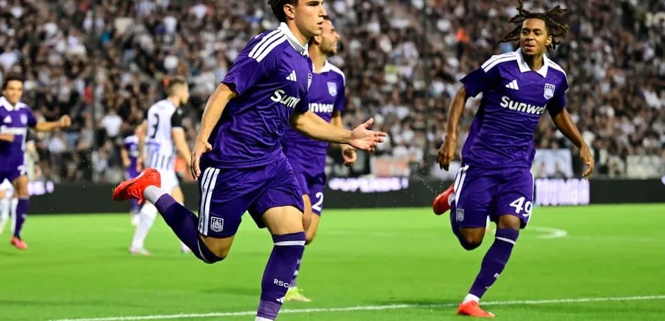 Anderlecht players celebrating a goal
