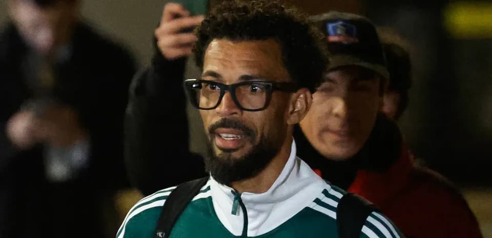 Player arriving in team tracksuit with glasses