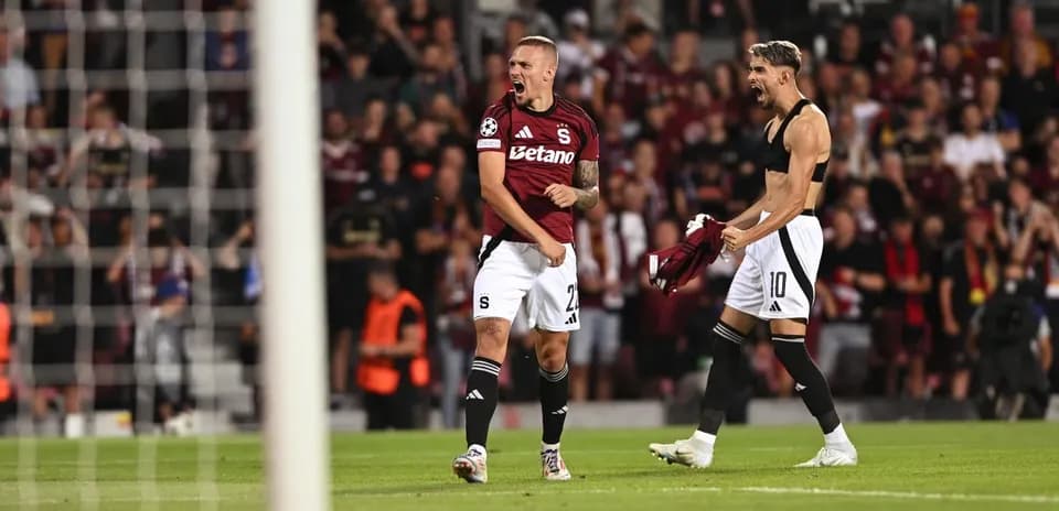 Sparta Praha players celebrating a goal
