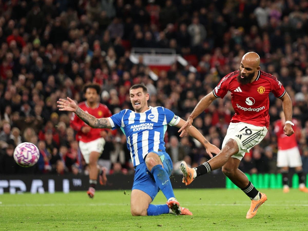 Brighton player tackles Manchester United forward