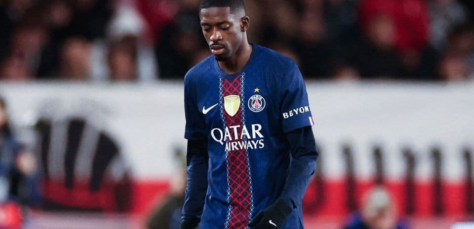 Player in PSG jersey walking on the pitch