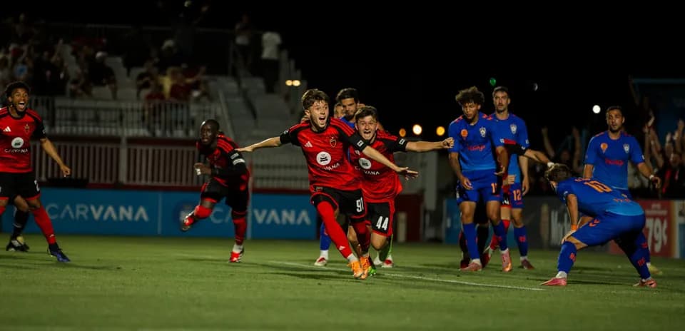 Players celebrating a goal during El Paso Locomotive match