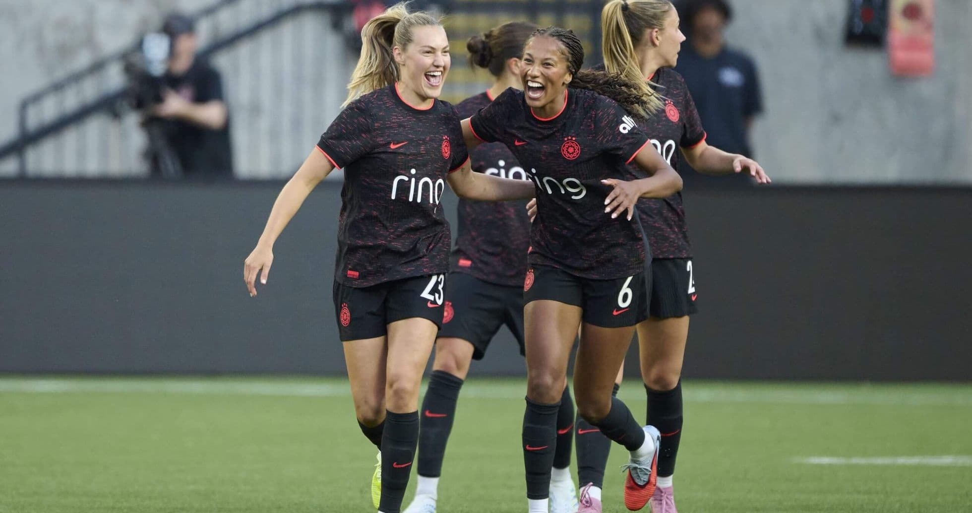 Portland Thorns players celebrating a goal