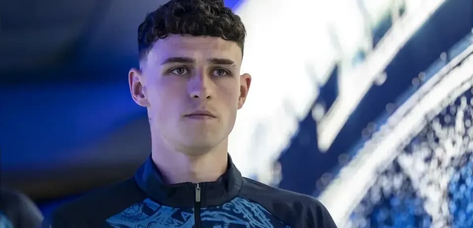 Player in Manchester City training gear before match