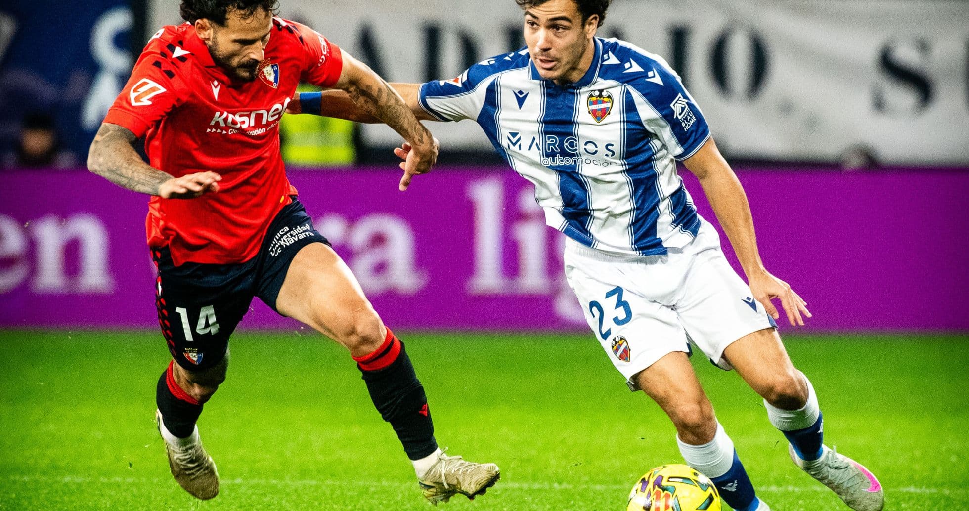 Levante player dribbling past Osasuna opponent