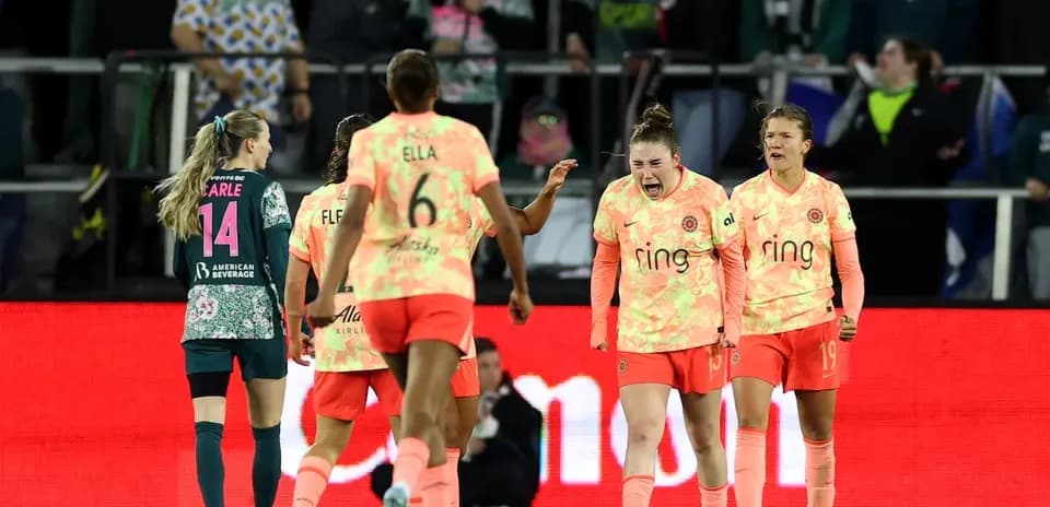 Portland Thorns celebrating a goal against Washington Spirit