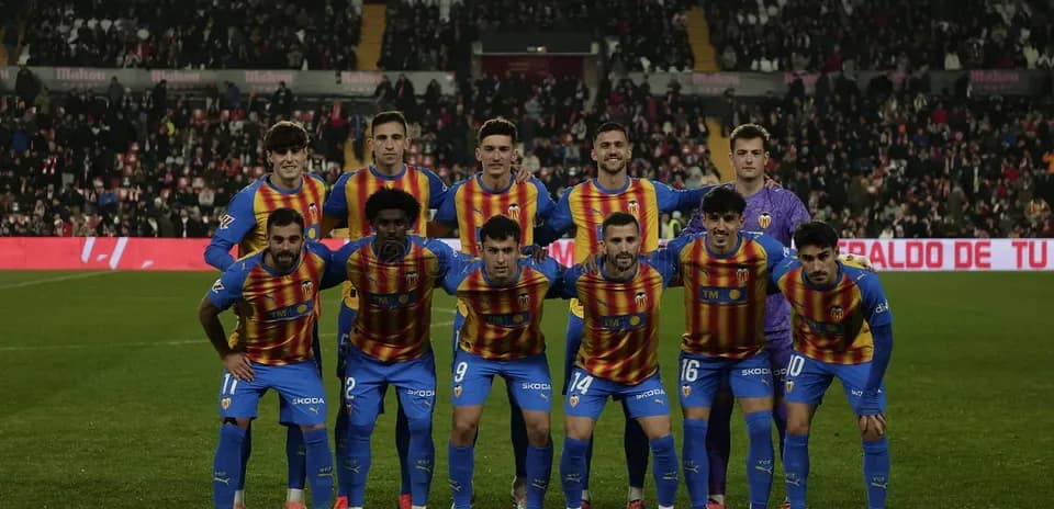 Valencia players posing for team photo