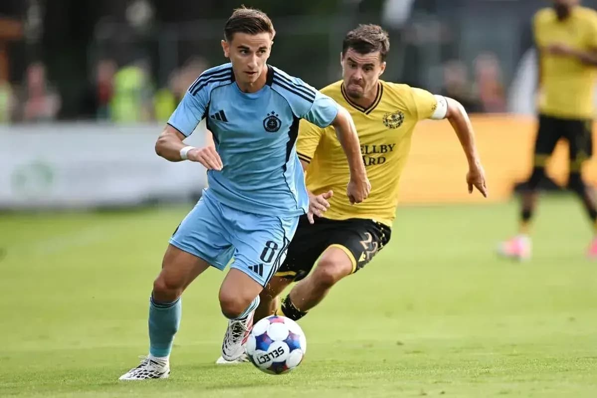 Player dribbling during Slovan Bratislava match