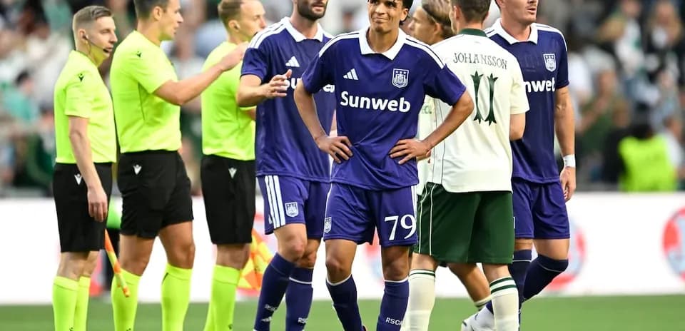 Anderlecht players reacting during Europa League match