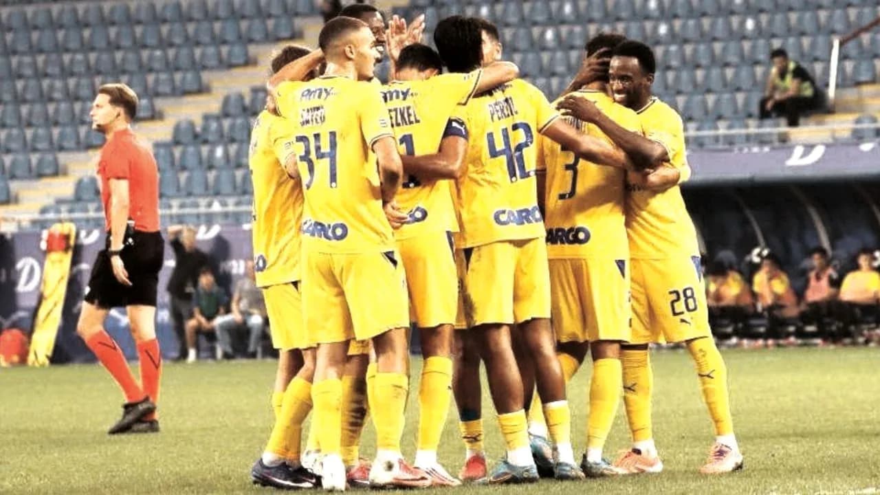 Maccabi Tel Aviv players celebrating a goal