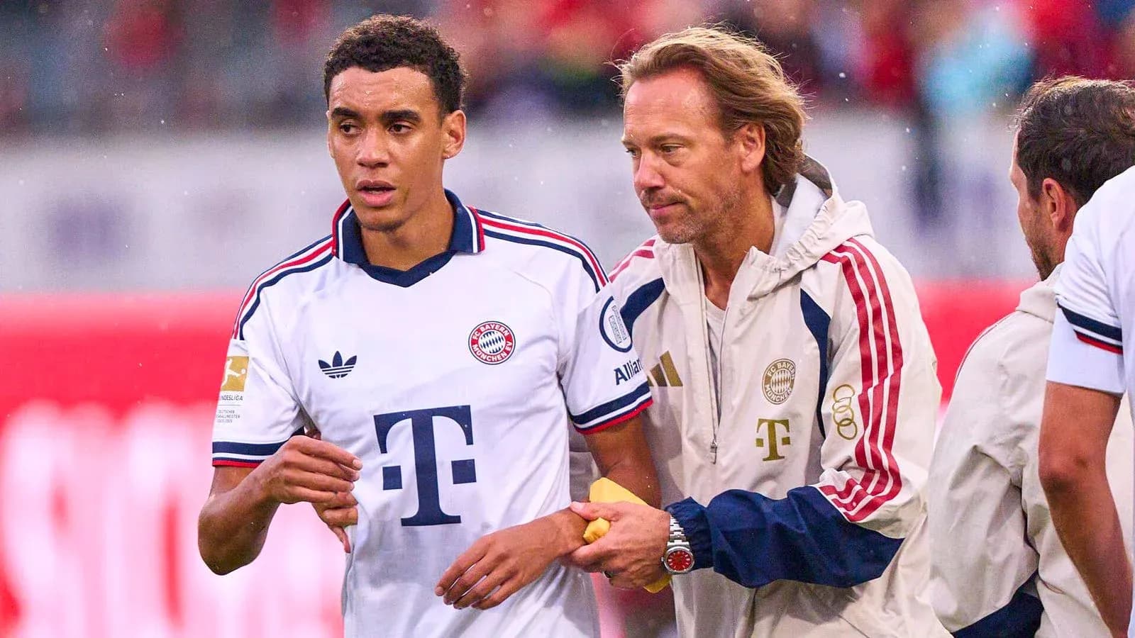 Bayern Munich player receiving guidance from coach