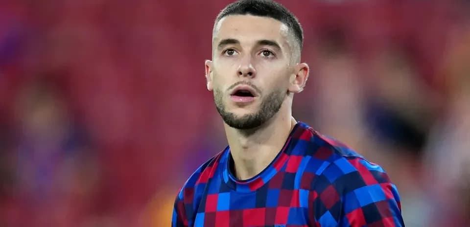 Player in Barcelona kit during match preparation