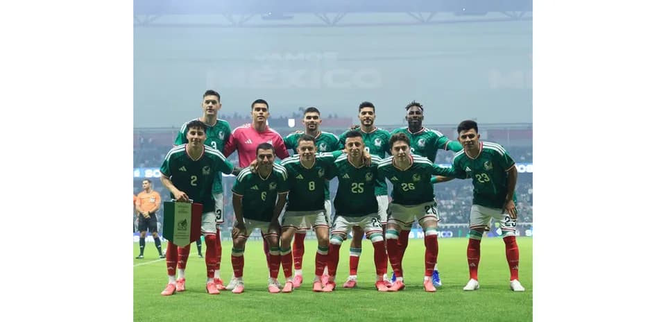 Mexico national team posing for World Cup match