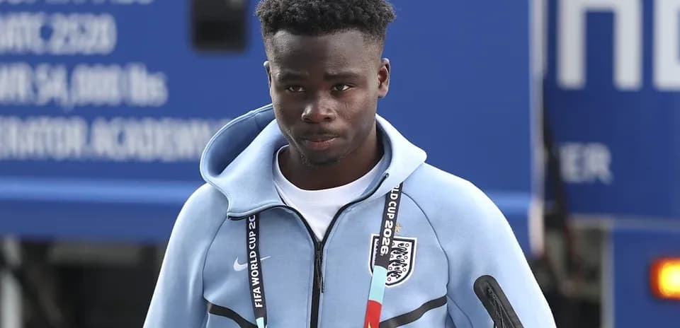 Player arriving at event in team tracksuit