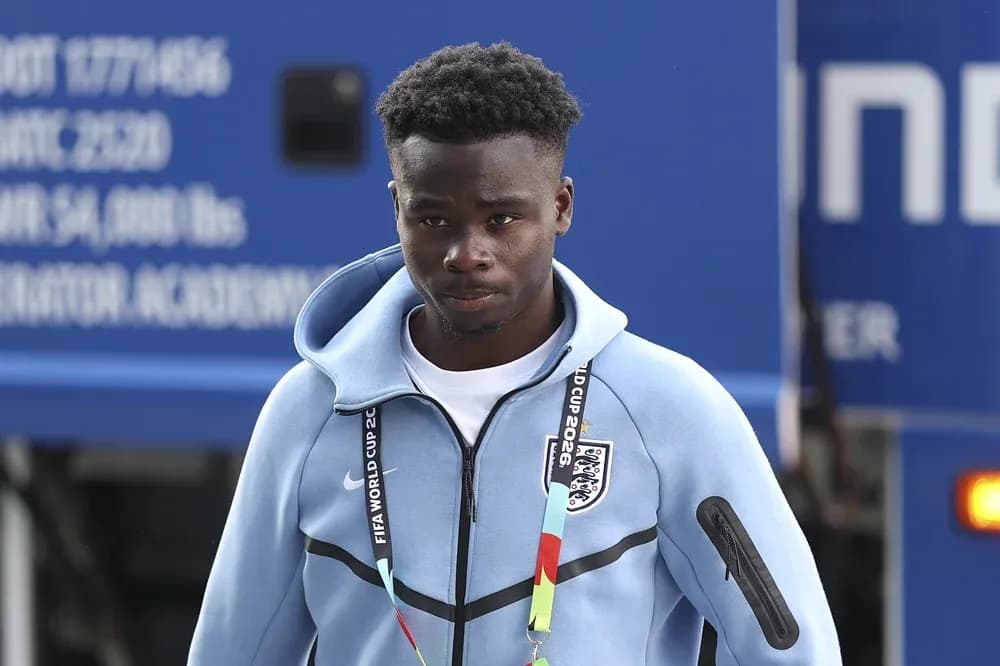 Player arriving at event in team tracksuit