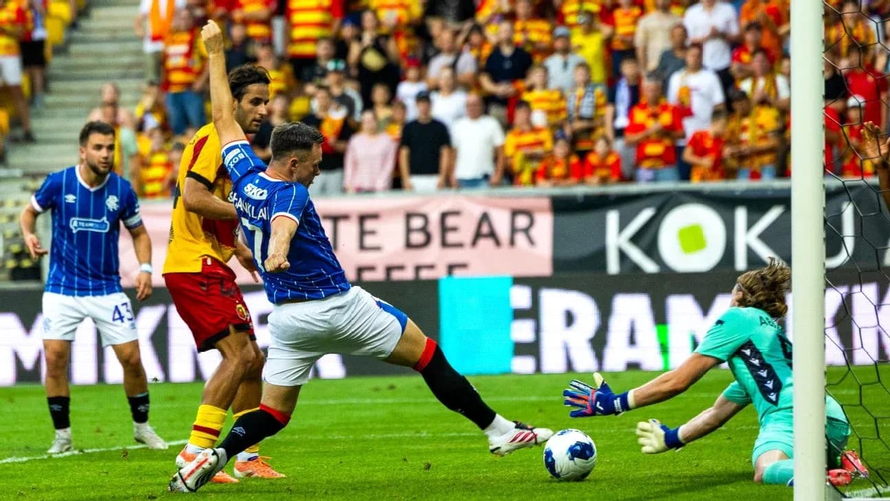 Player attempting a shot during Jagiellonia vs Rangers match
