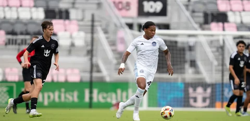 Inter Miami II player dribbling during match
