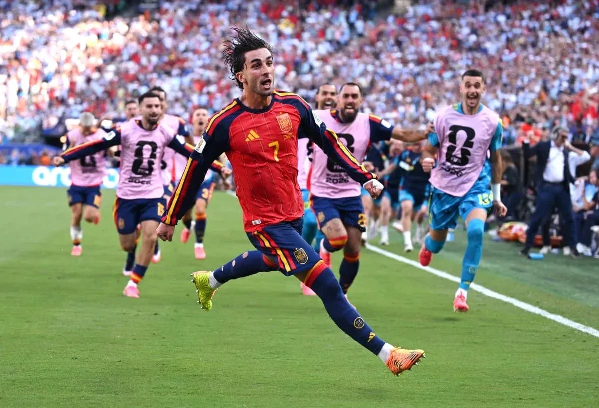 Spanish player celebrating a goal with teammates