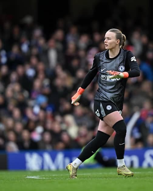 Goalkeeper in action during a Chelsea match