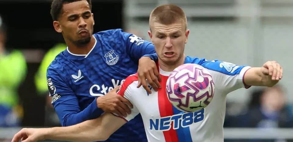 Player from Everton challenging Crystal Palace opponent for ball