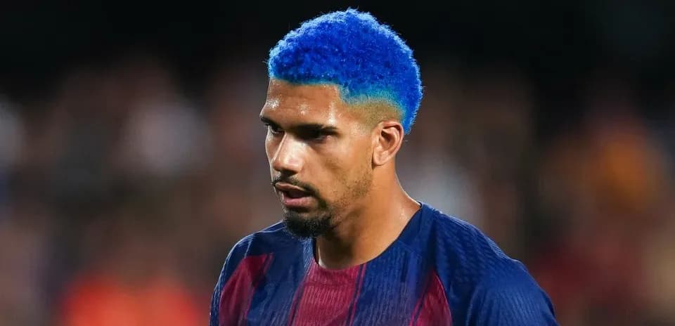 Player with blue hair wearing Barcelona jersey