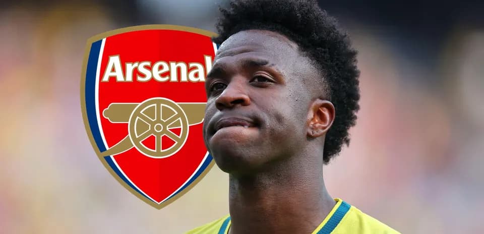Player in Arsenal jersey with club logo background