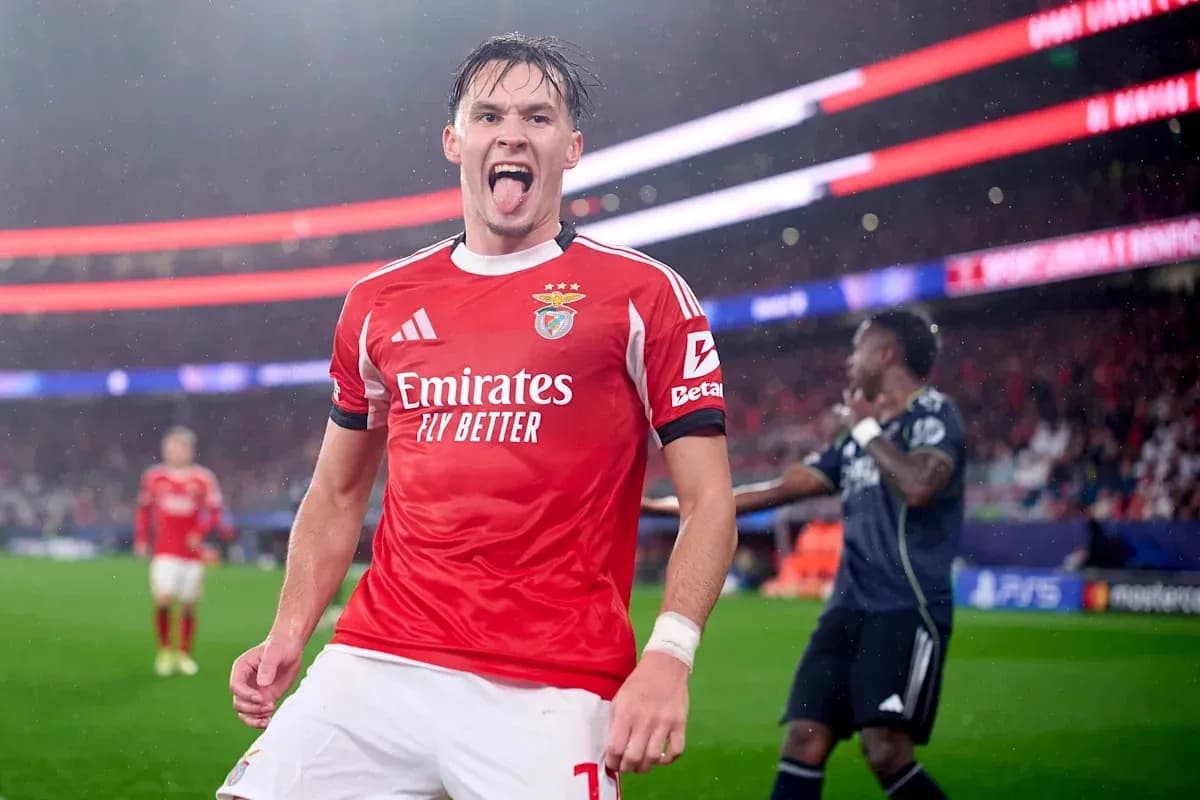 Benfica player celebrating after scoring a goal