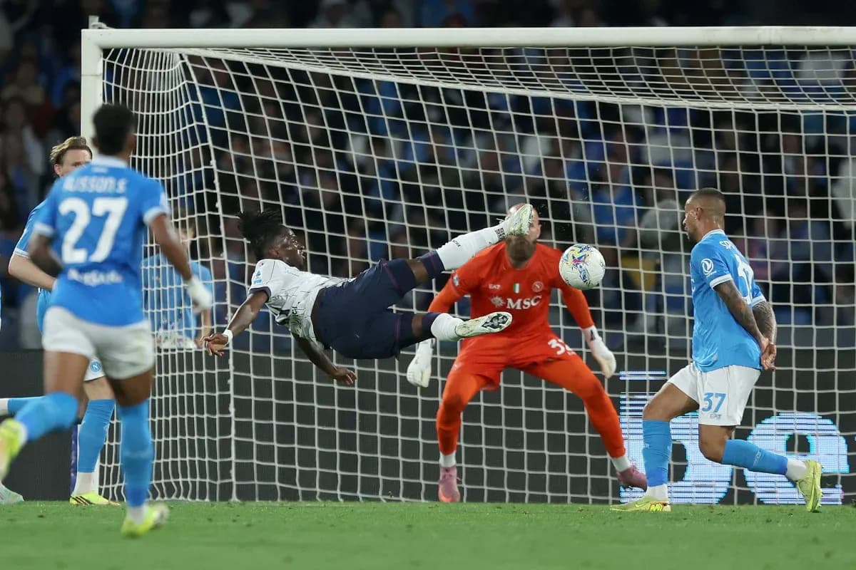 Player attempting bicycle kick during Napoli match